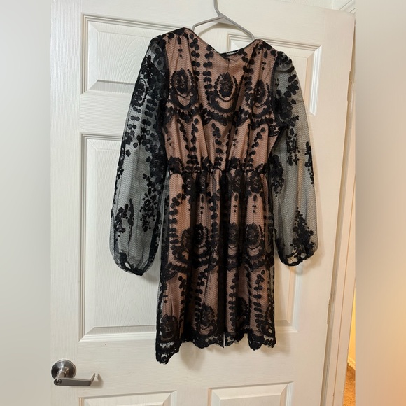 Boohoo Lace Dress! - Picture 3 of 3
